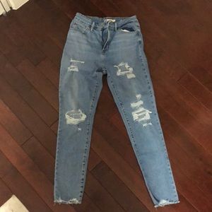 721 high rise skinny ripped Levi’s jeans size 28